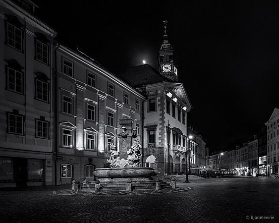 Robba Fountain and Town Hall